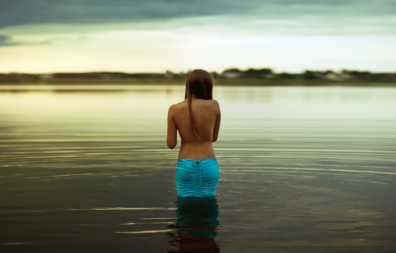 Голая девушка из Эстонии у озера фото