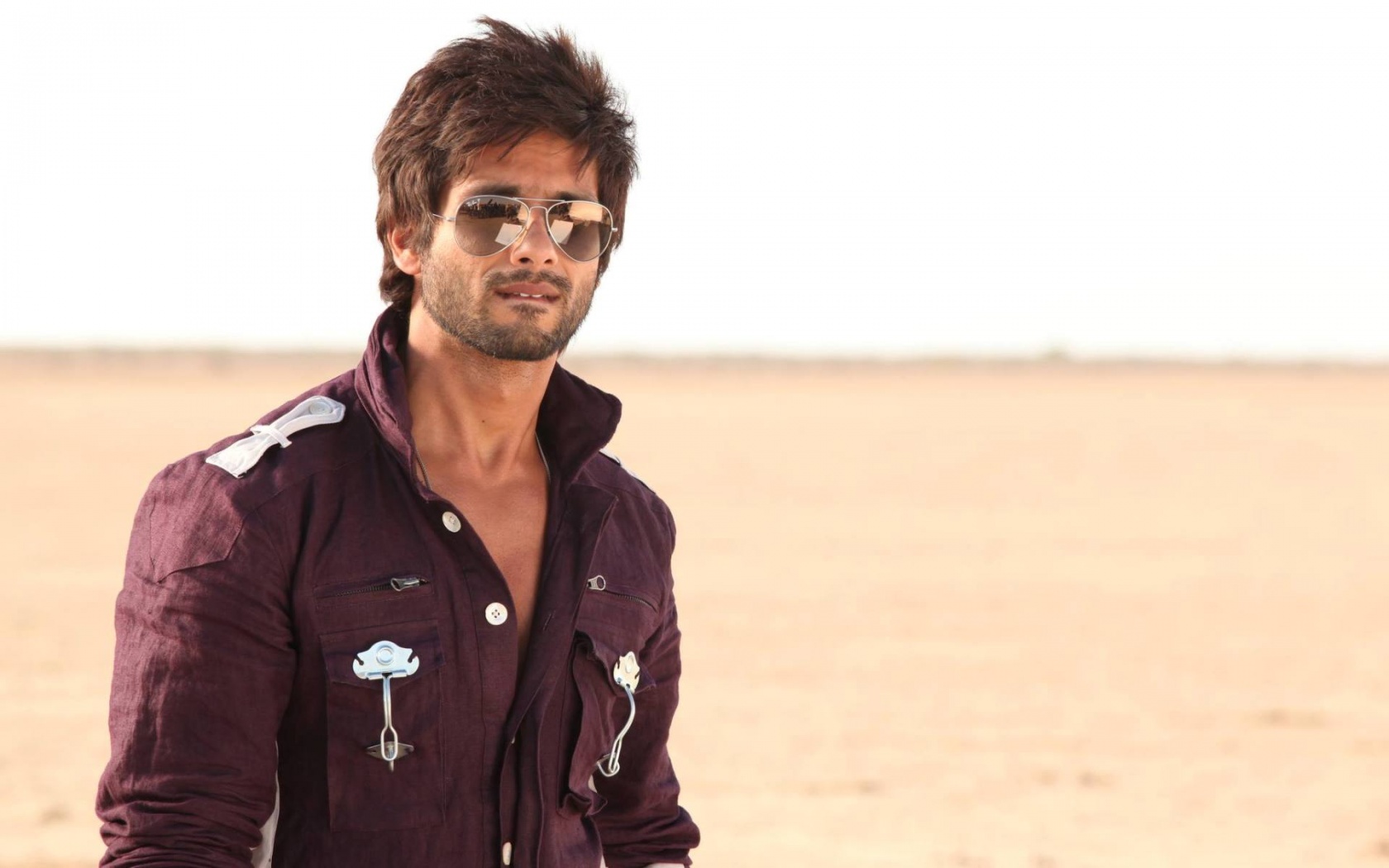 Shahid Kapoor In Brown Shirt | 1680 x 1050 | Download | Close