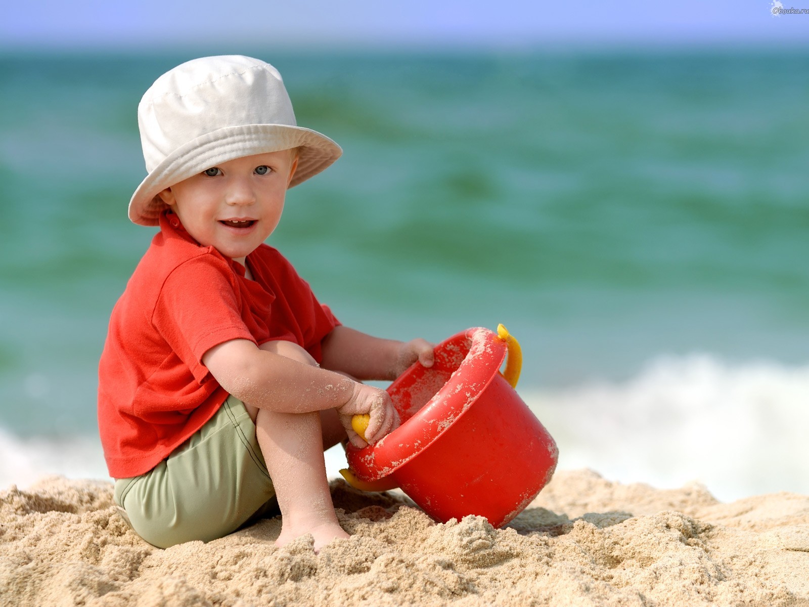 Baby Boy Playing On Beach Sand Wallpapers 1600x1200 305921