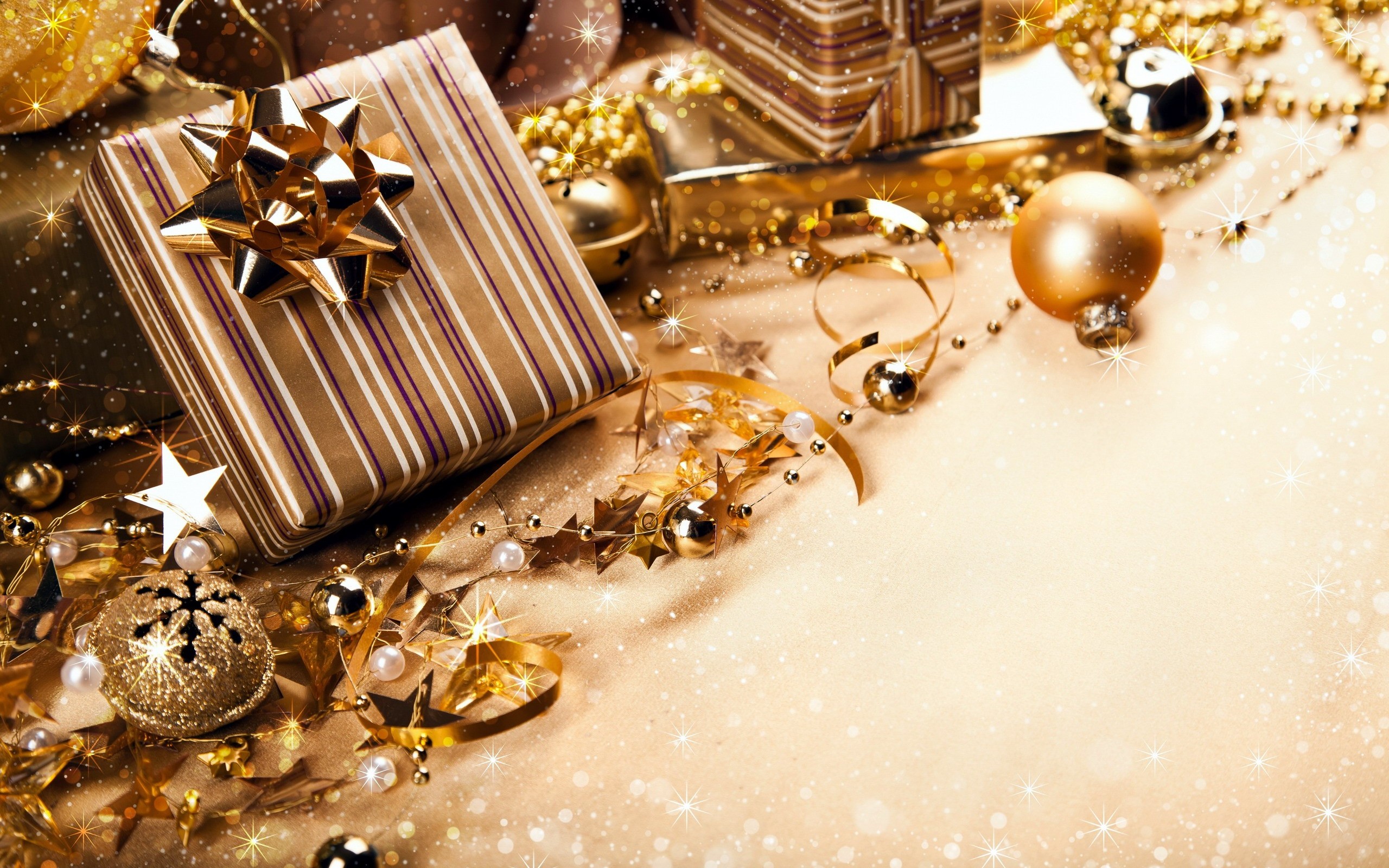 christmas-gold-color-gifts-wallpapers-2560x1600-991946