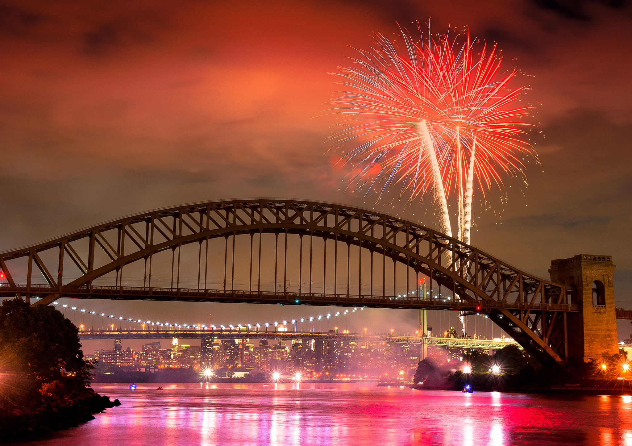 Hell Gate Bridge Fireworks Wallpapers 2048x1445 2318036