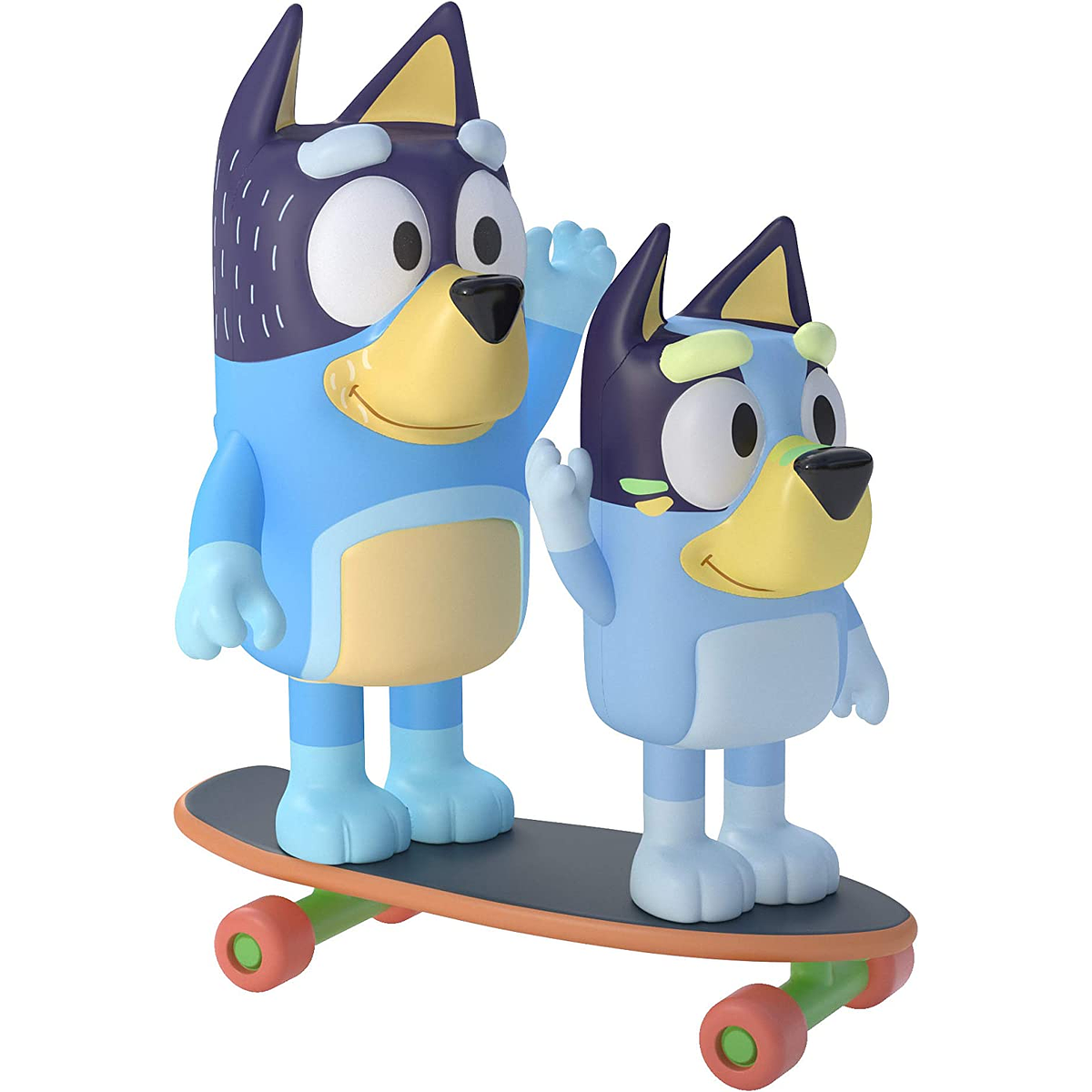 Bingo y bluey en patineta