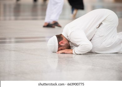 Sajda images stock photos vectors