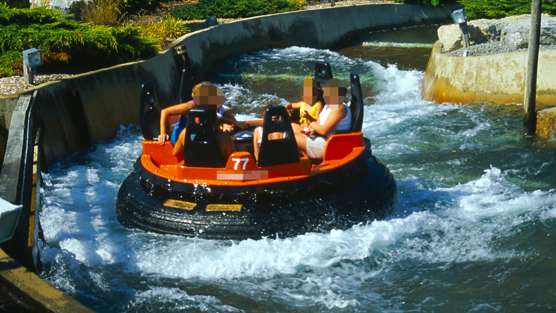 One person dead after accident at adventureland amusement park in iowa