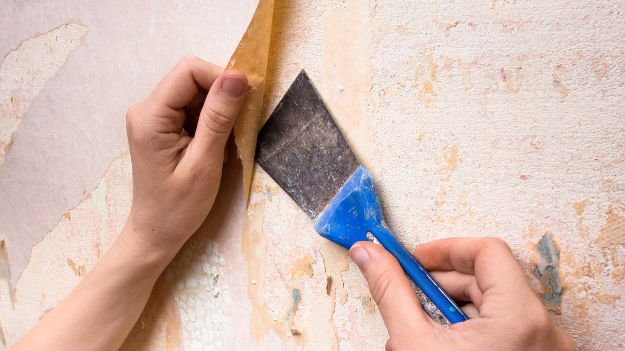 How to remove wallpaper glue in simple steps architectural digest architectural digest