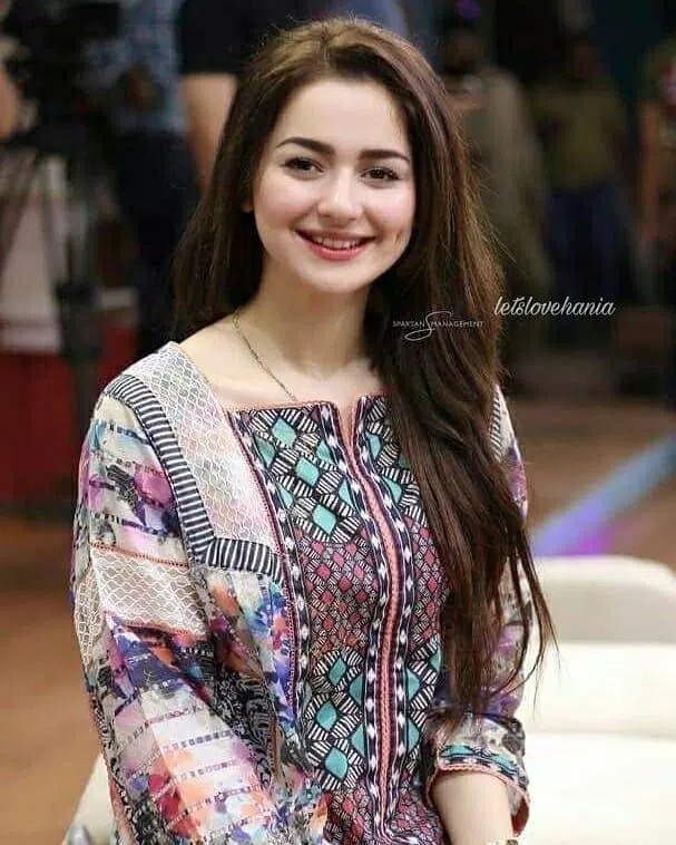 Hania amir wallpaper hd apk per android download