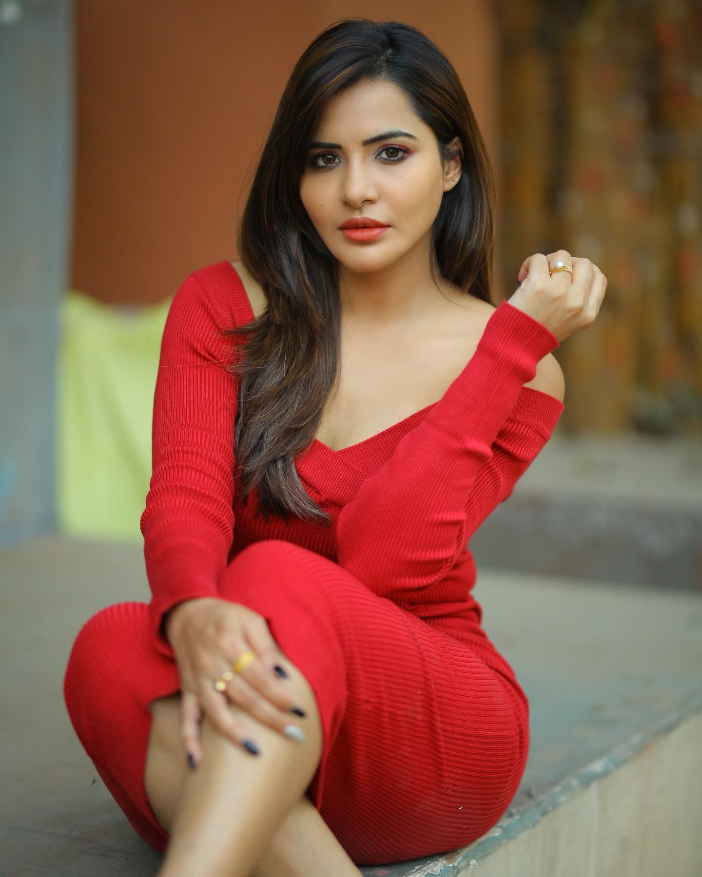 Ashu reddy red hot feelings