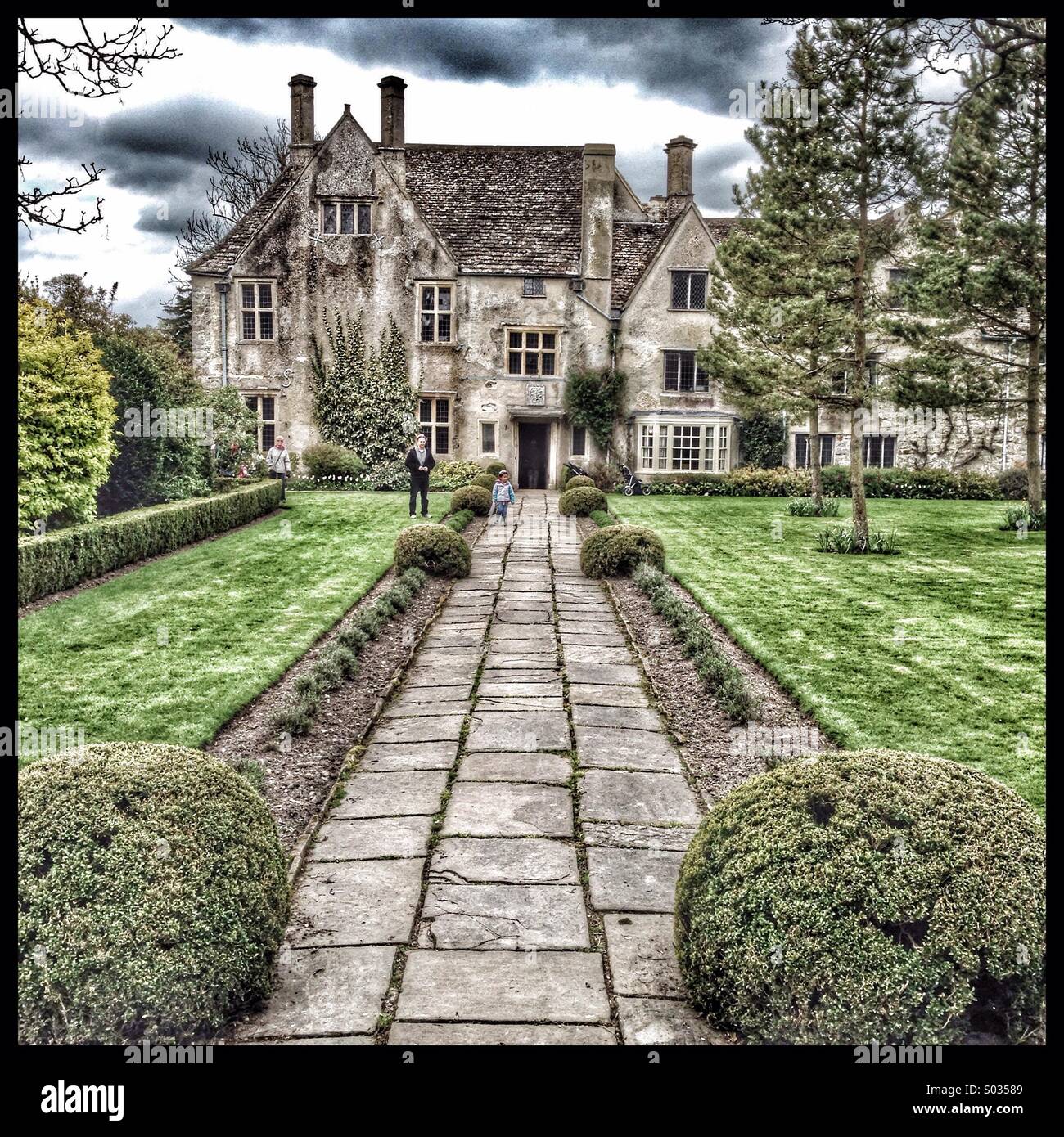 Avebury manor national trust hi