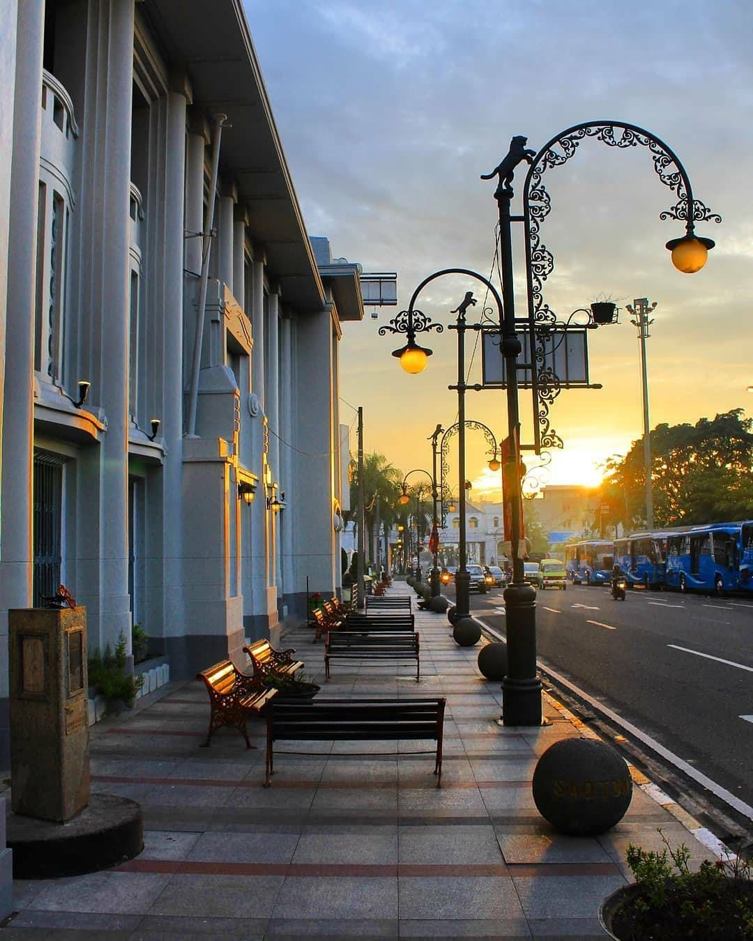 From realphoto jlasia afrika bandung streetphotographer bandung bandungphotography bandâ fotografi matahari terbenam pemandangan pemandangan kota