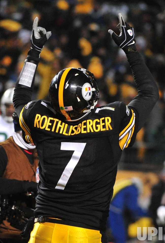 Photo steelers quarterback ben roethlisberger celebrates in pittsburgh