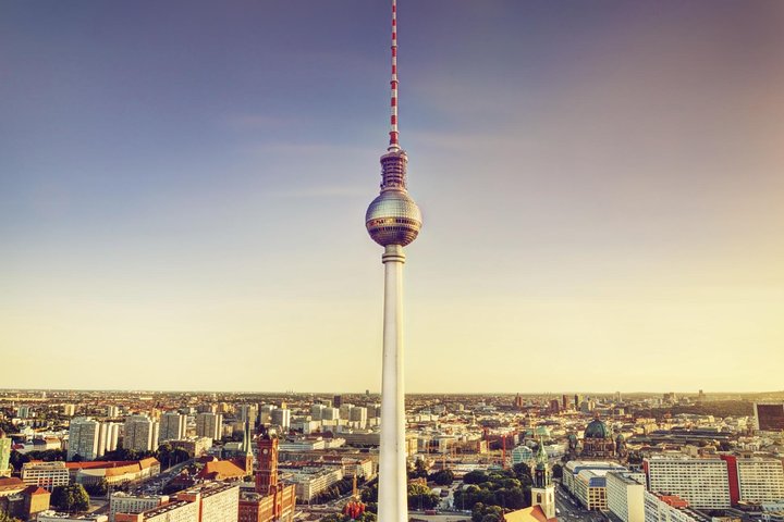 Besichtigung s berliner fernsehturms bei nacht ohne anstehen zur verfãgung gestellt von berliner fernsehturm berlin utschland