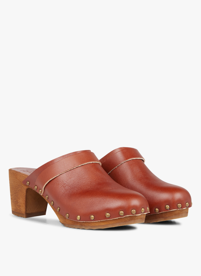 Zuecos de piel cognac bosabo