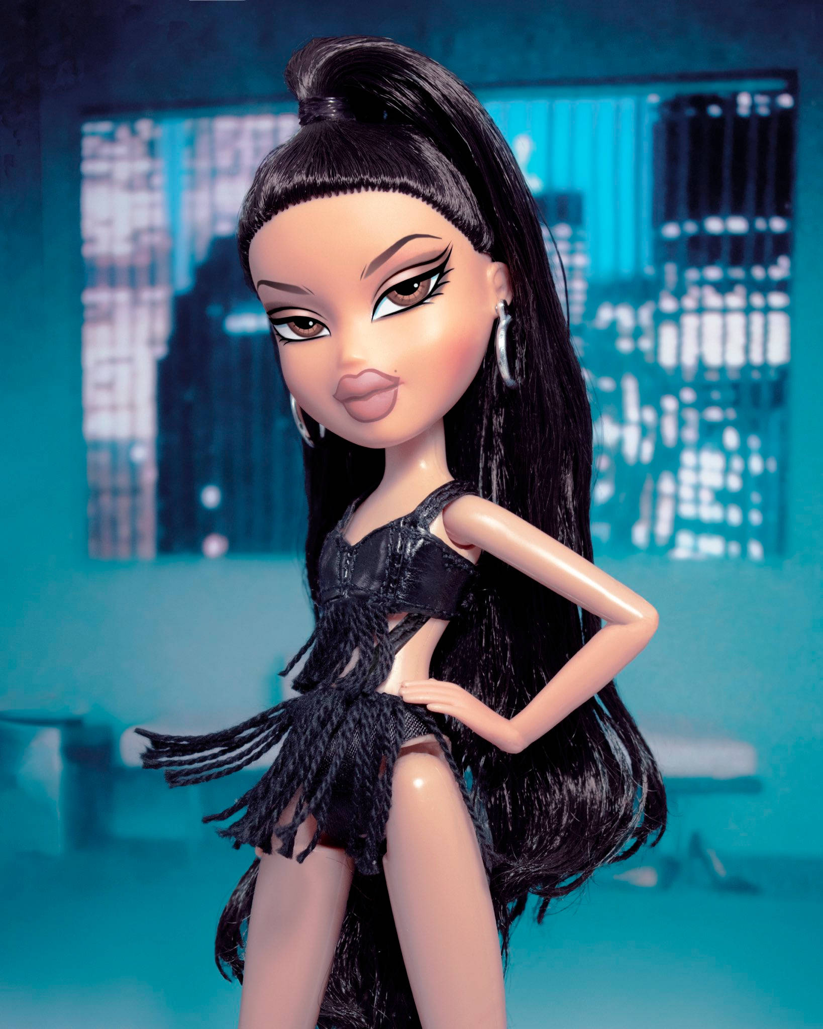 Download bratz aesthetic super model in black wallpaper