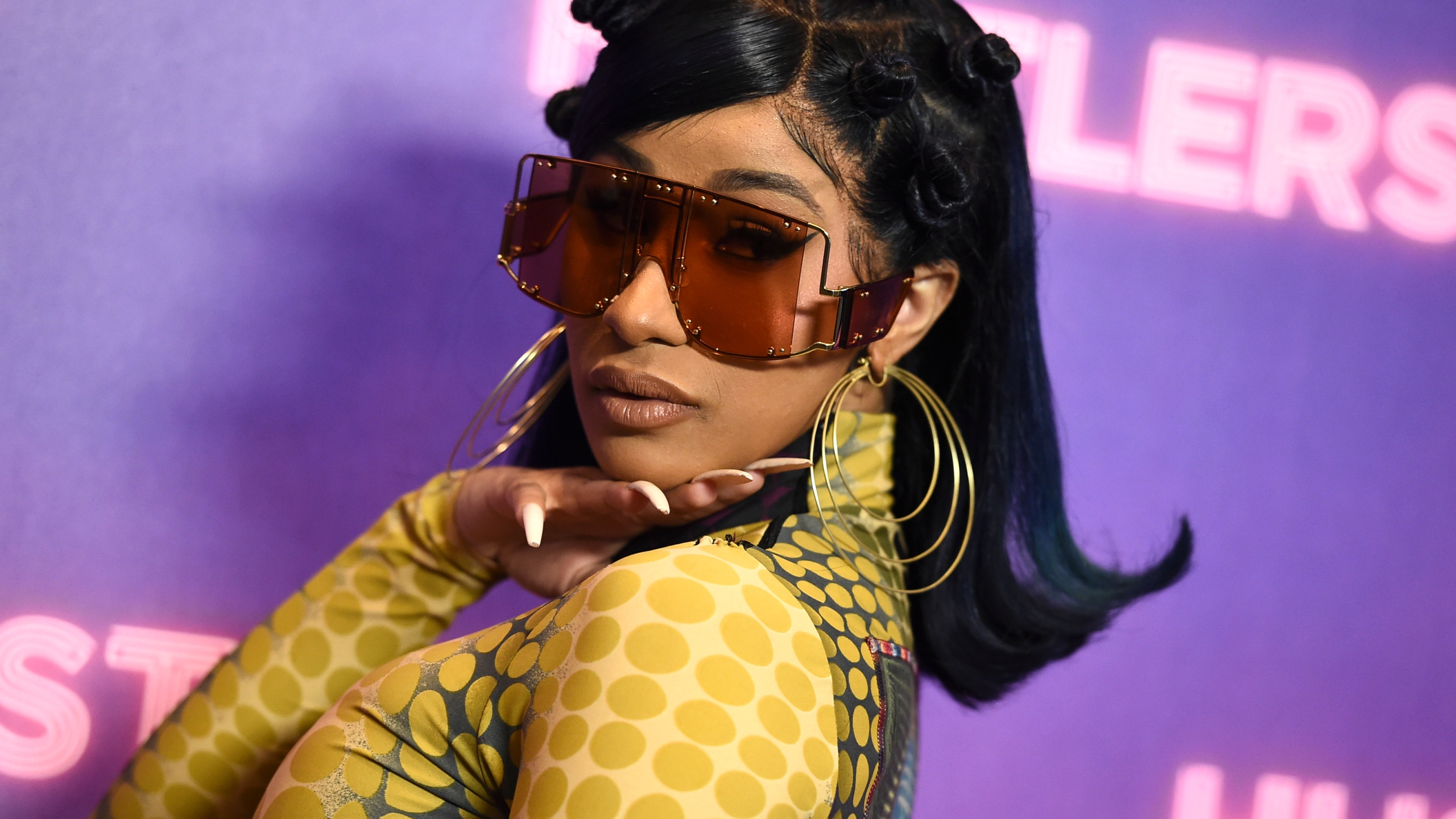 American music awards get cardi b to host the show this year â