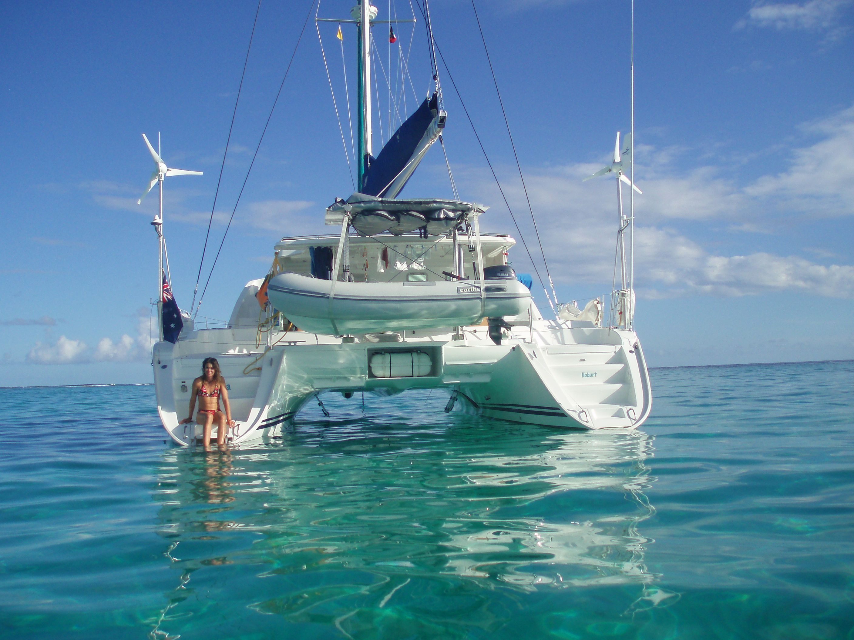 Catamaran s on