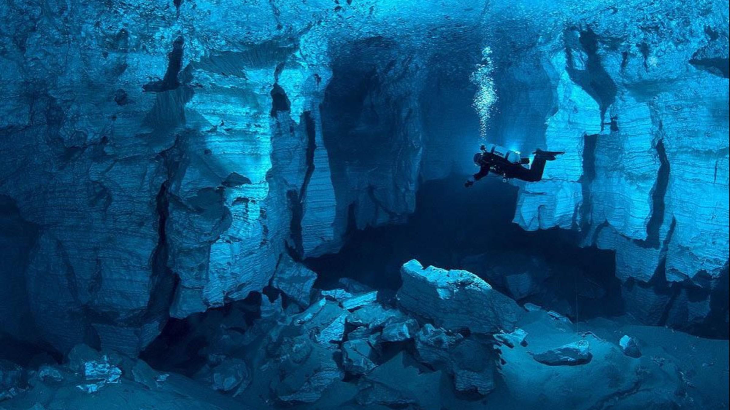 Underwater cave wallpapers