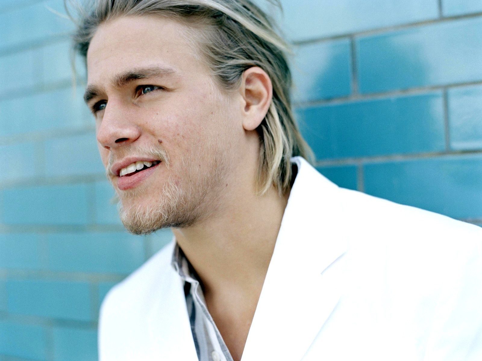 Download charlie hunnam wallpaper images Bhmpics