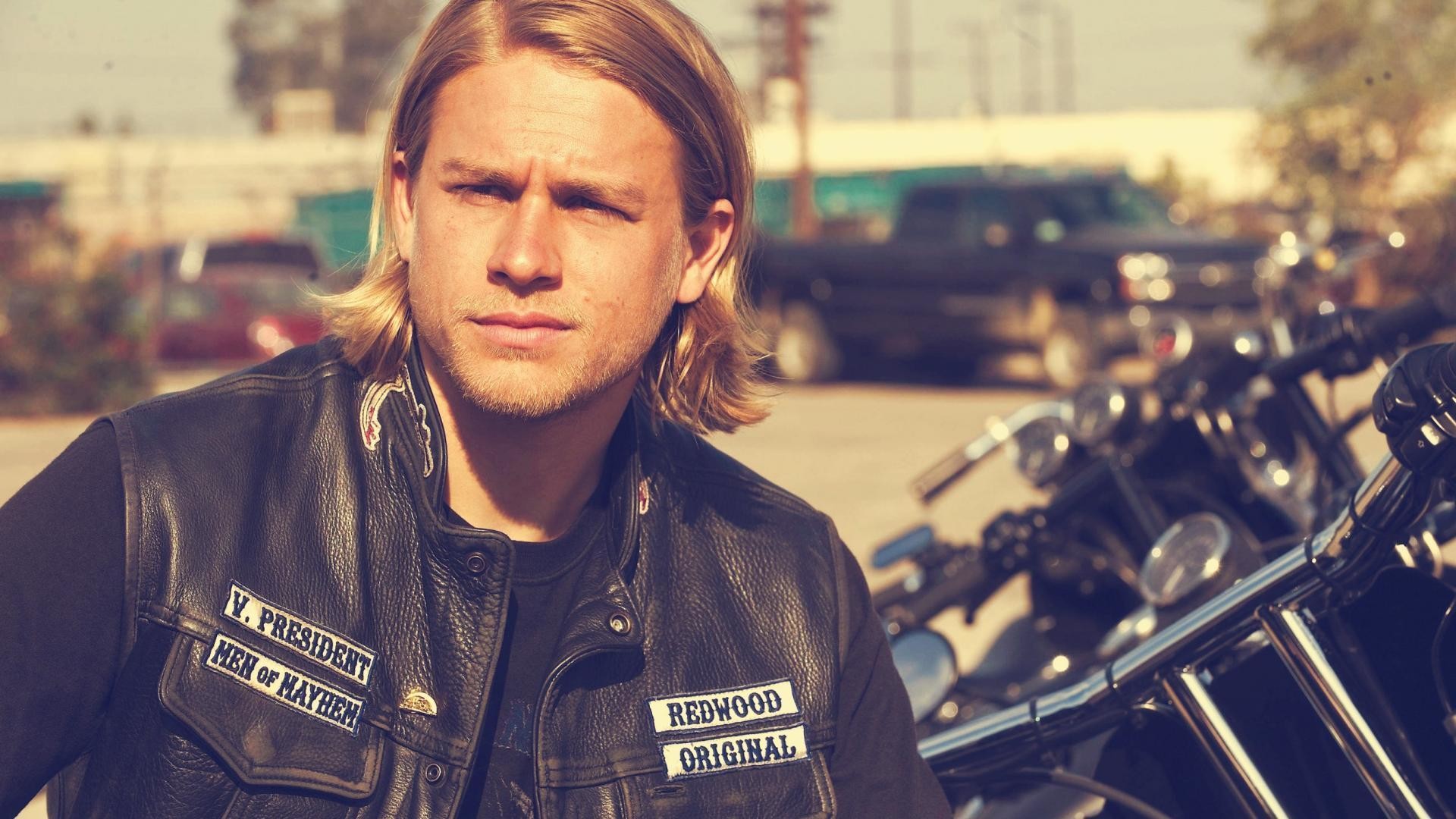 Charlie hunnam wallpaper pictures