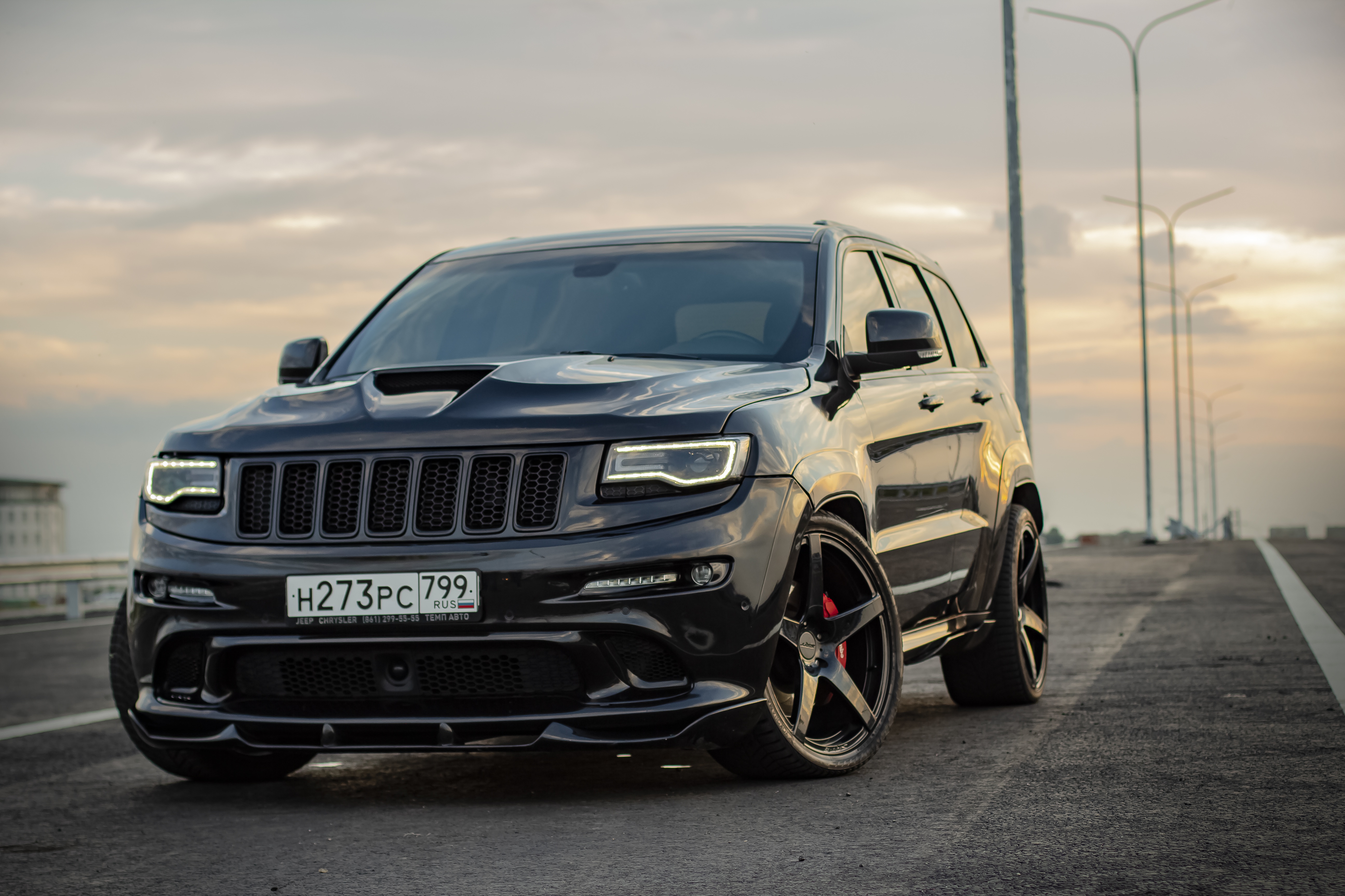 Jeep grand cherokee srt k ultra hd paper