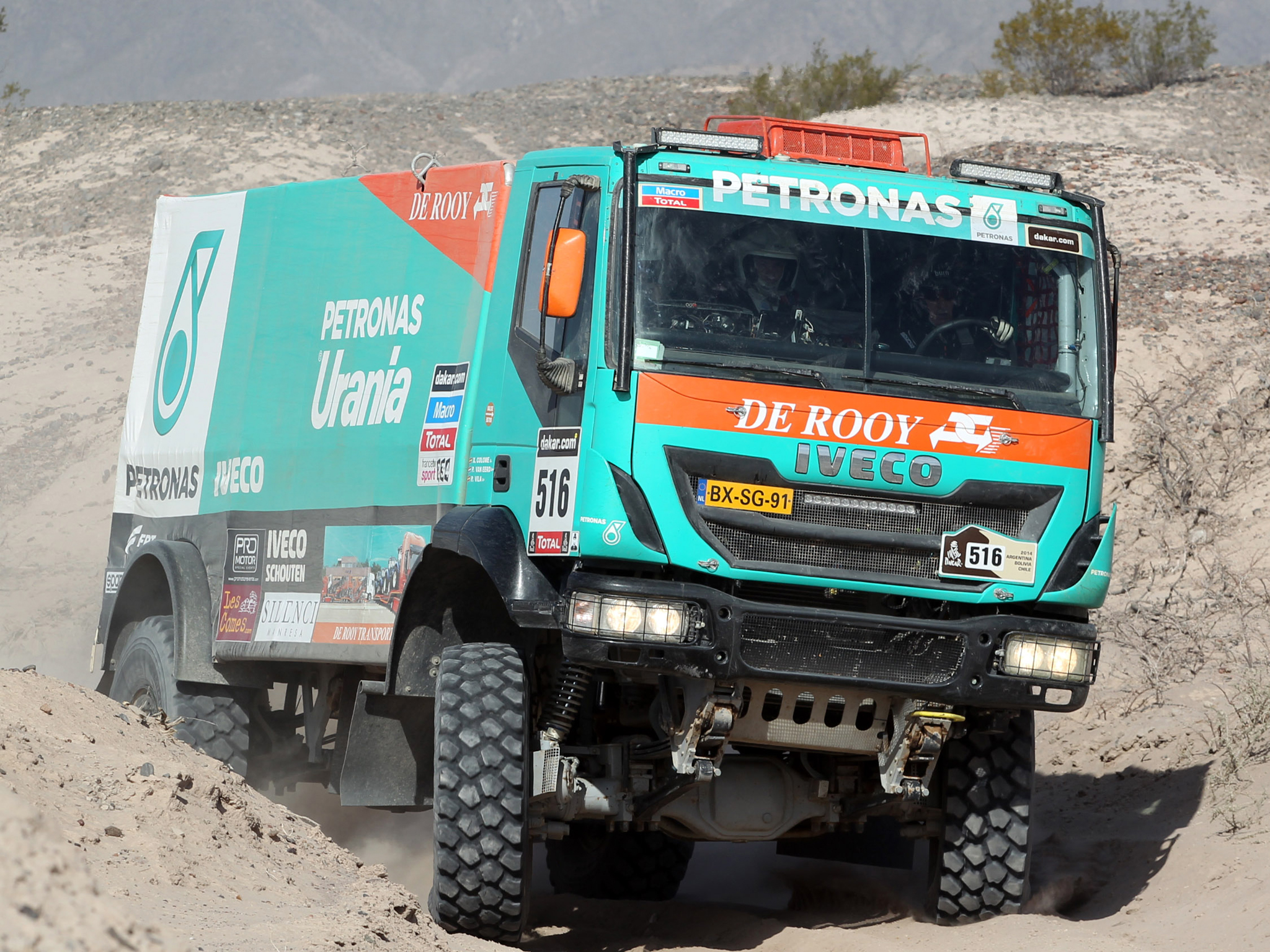 Iveco trakker evolution iii x offroad dakar racing race semi tractor t wallpaper x