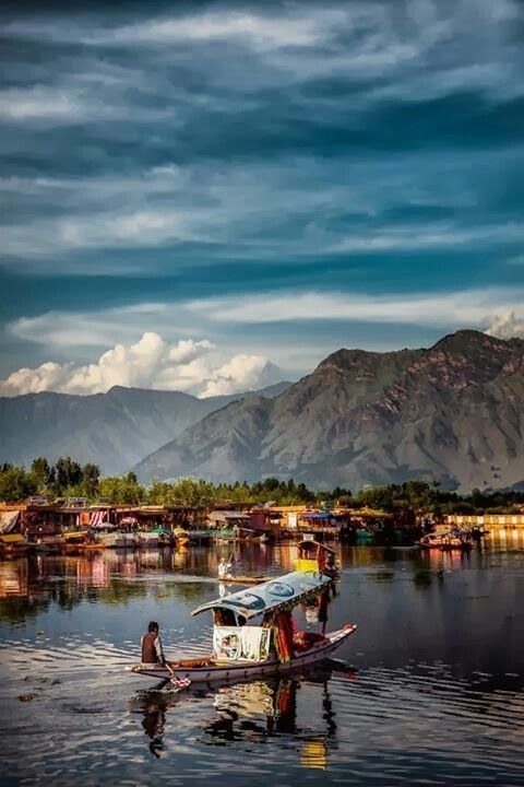 Dal lake sragar dia kashmir tourism travel photography sragar