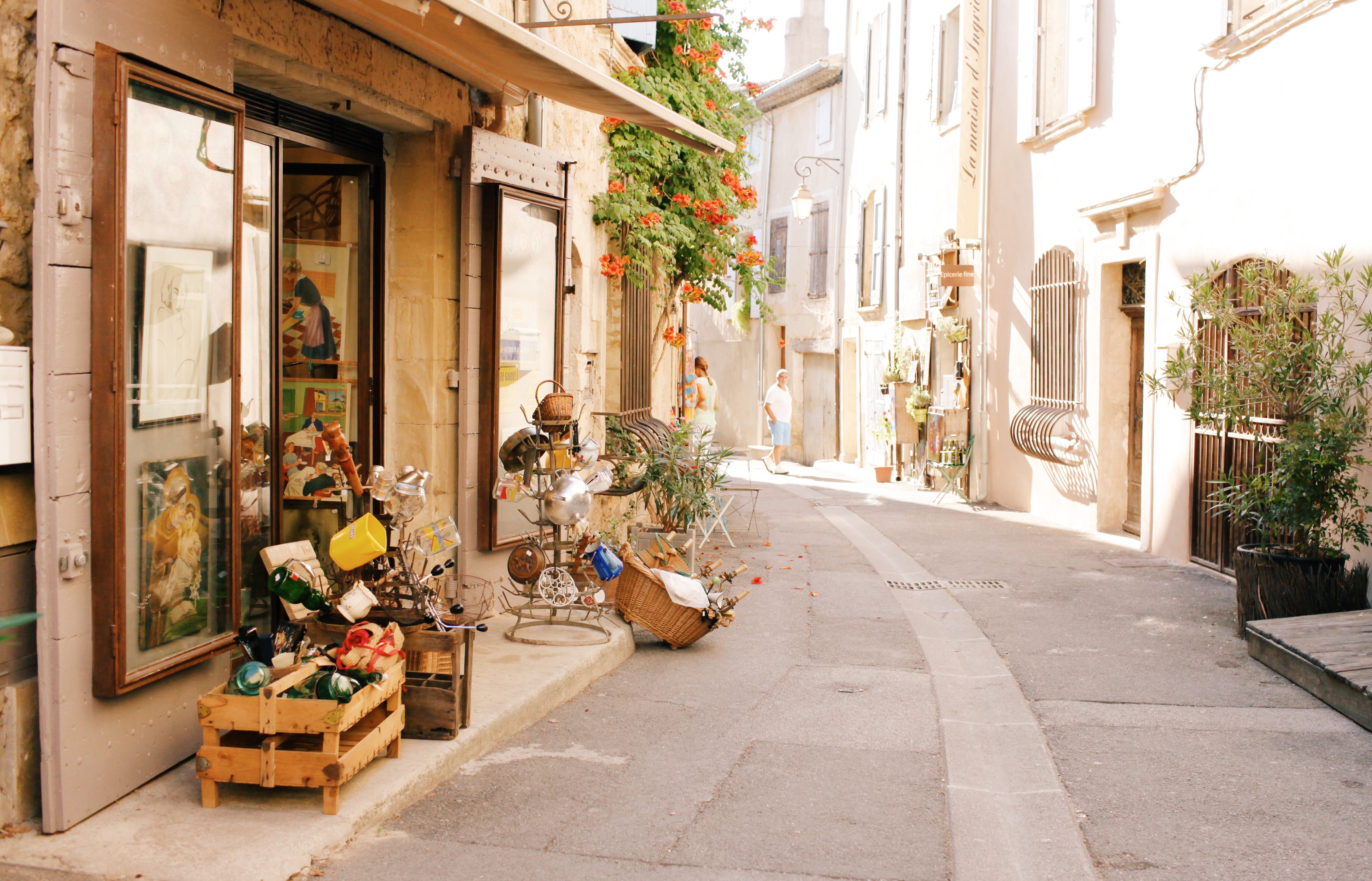 Hd wallpaper france lourmarin town village man provence architecture explore france white paint house architecture wallpaper