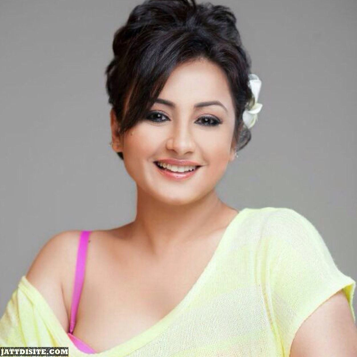 Cute divya dutta wallpaper