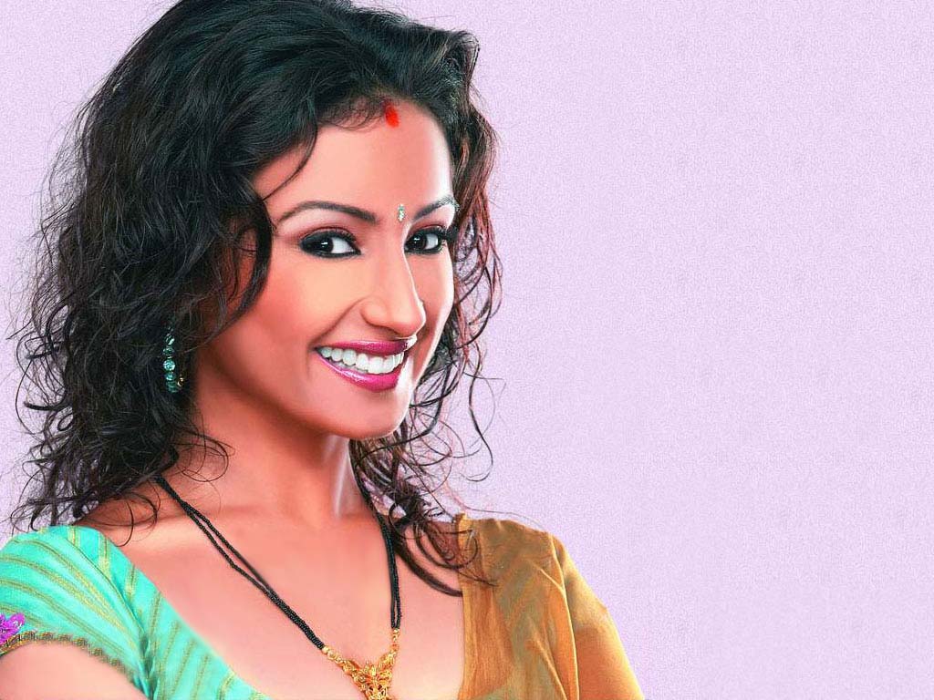 Bollywood baby divya dutta wallpapers