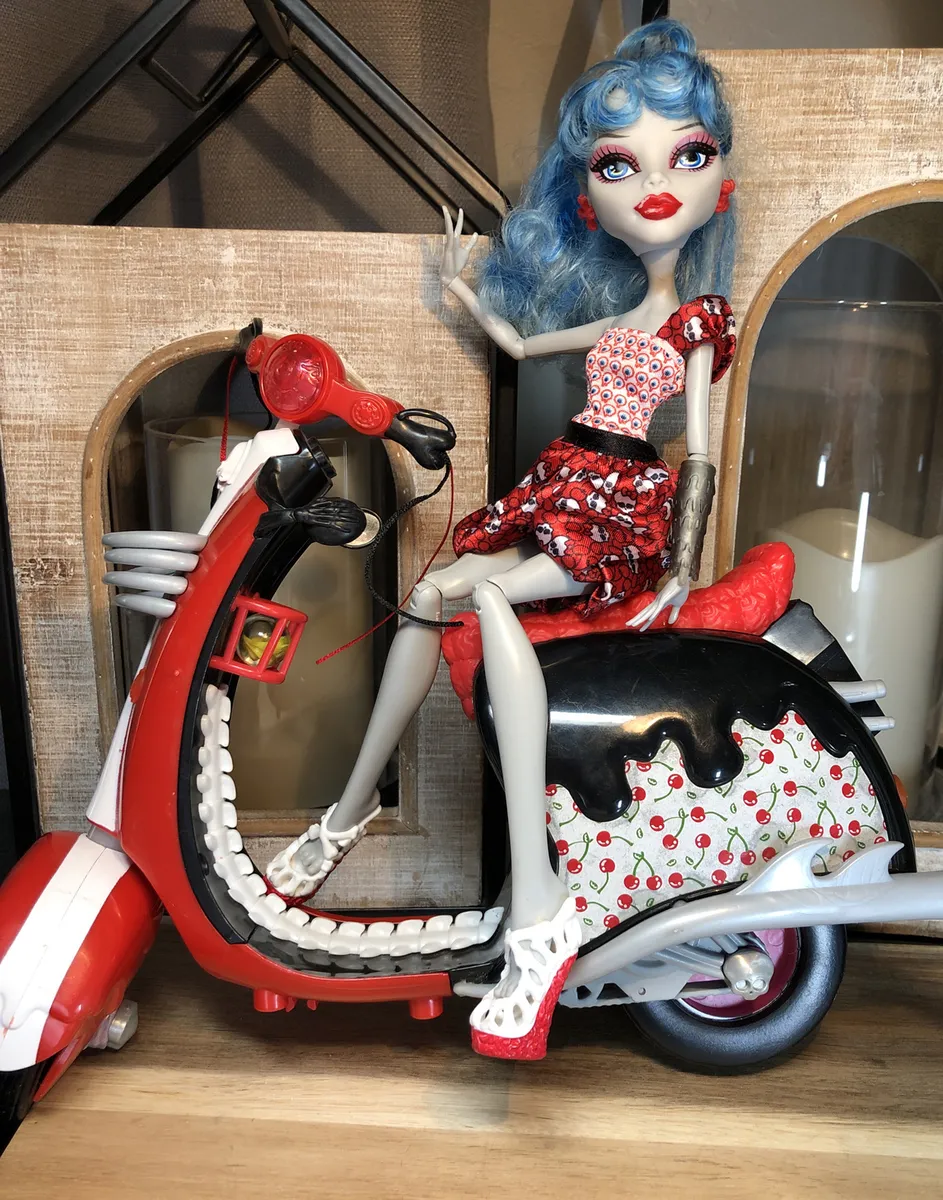 Monster high ghoulia yelps dot dead gorgeous doll scooter