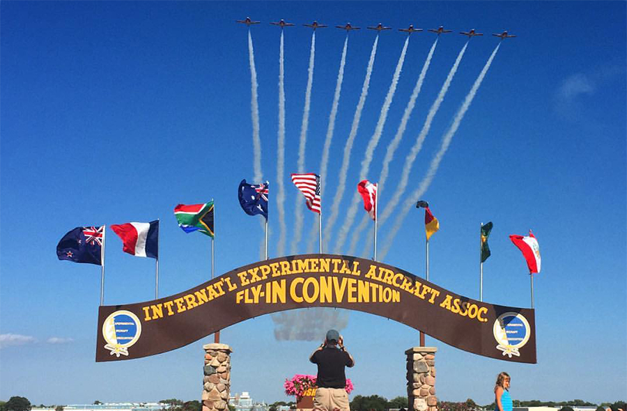 Canadian forces snowbirds returning to airventure oshkosh in