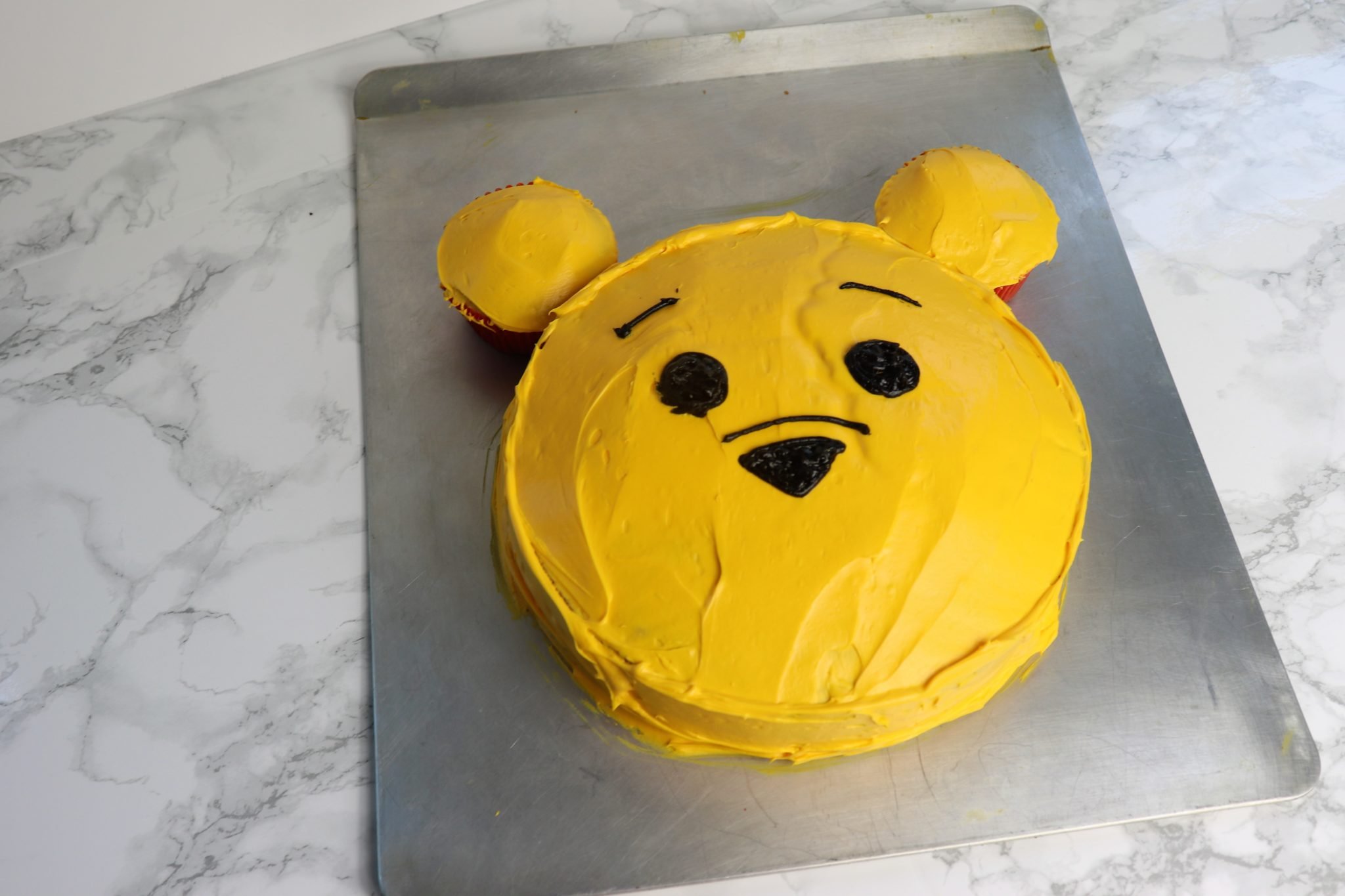 Make a winnie the pooh cake