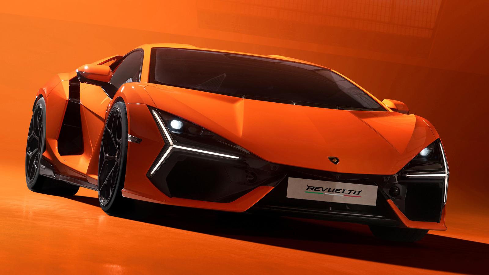 Lamborghini revuelto the best features of the supercar hybrid