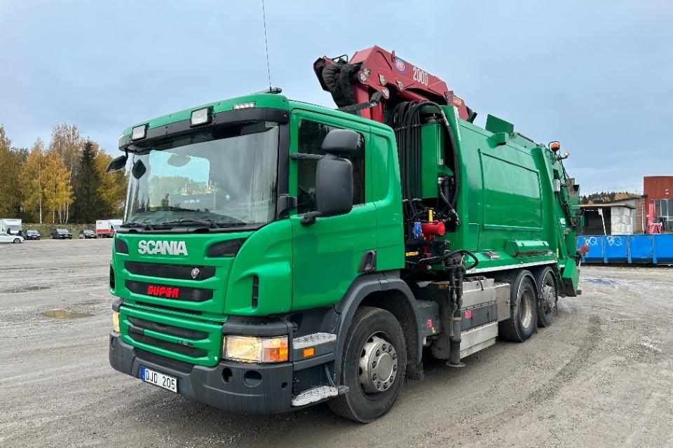 Begagnad scania p med kran gasdriven km hp kw