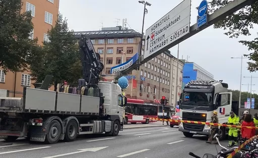 Skyltkrock skapade trafikkaos i skanstull mitt i