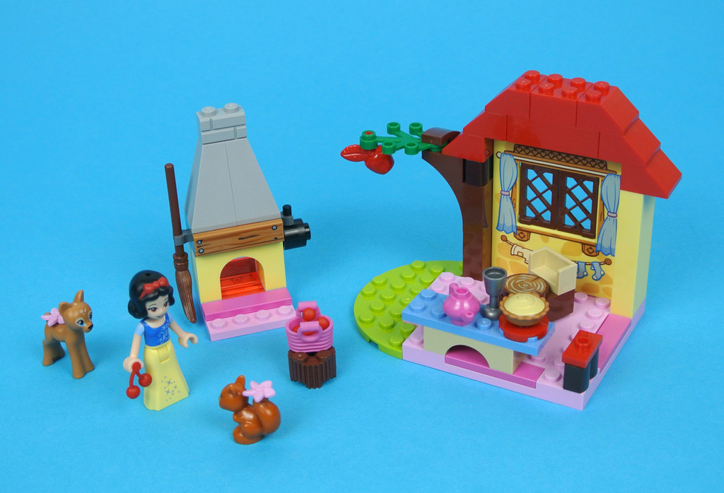 Lego snow whites forest cottage review