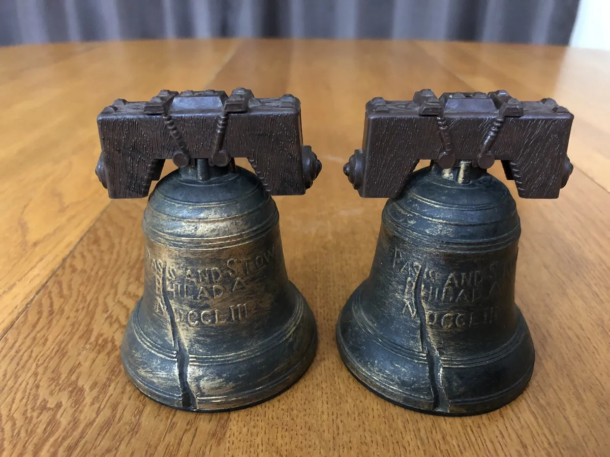 Vintage liberty bell salt pepper shakers â plastic hong kong