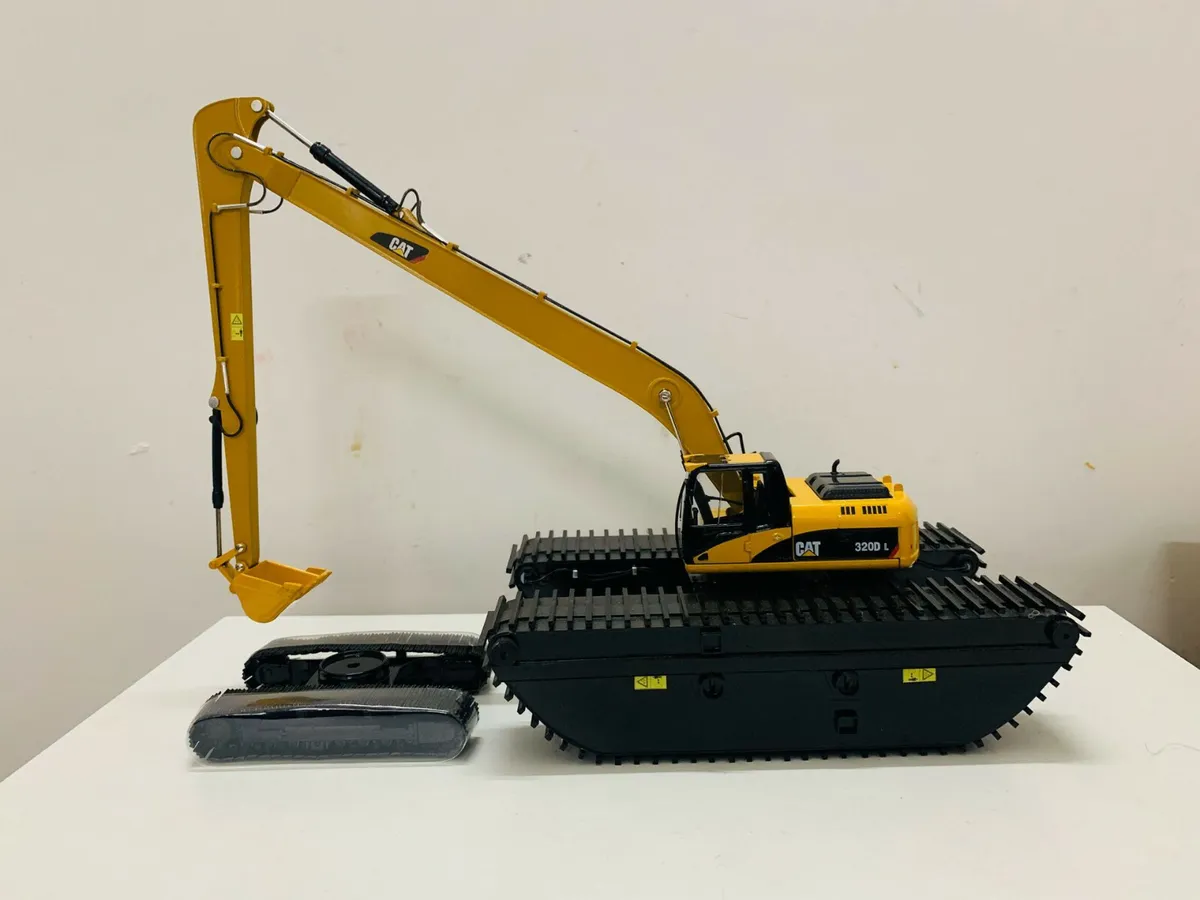 Caterpillar cat d long reach amphibious excavator engineering vehicles