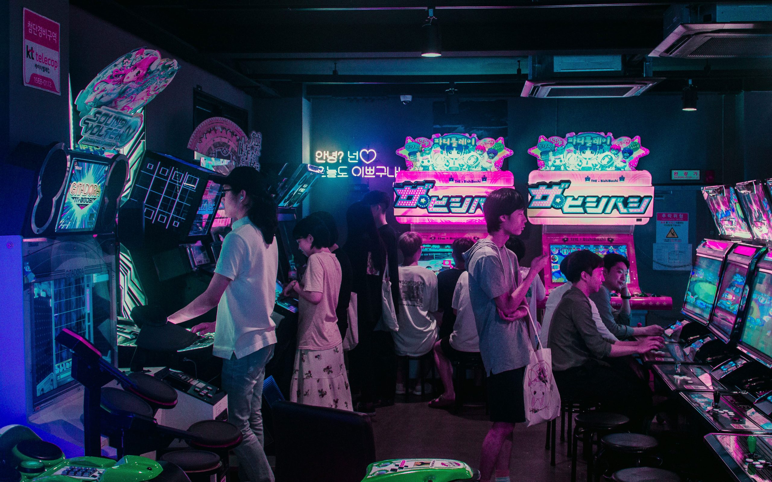 Wallpaper people playing arcade games seoul korea neon