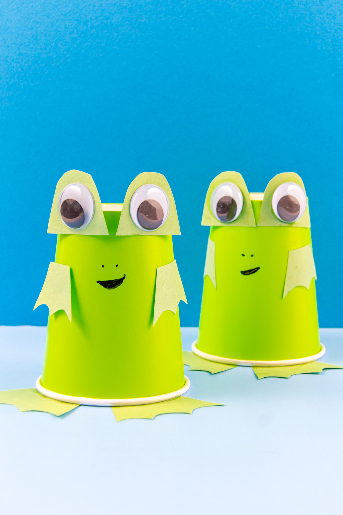 Make our super cute paper cup frog craft â kids activities blog