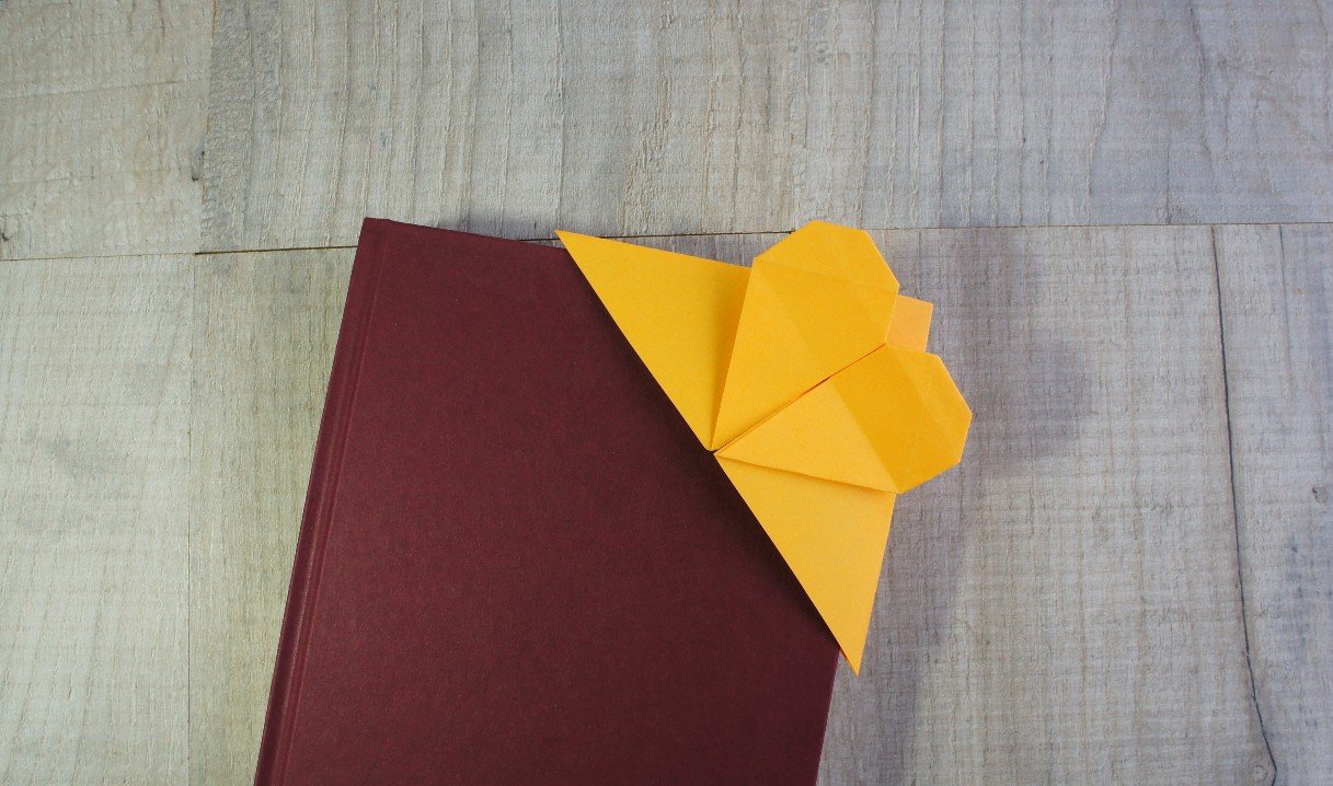 How to make an origami heart corner bookmark