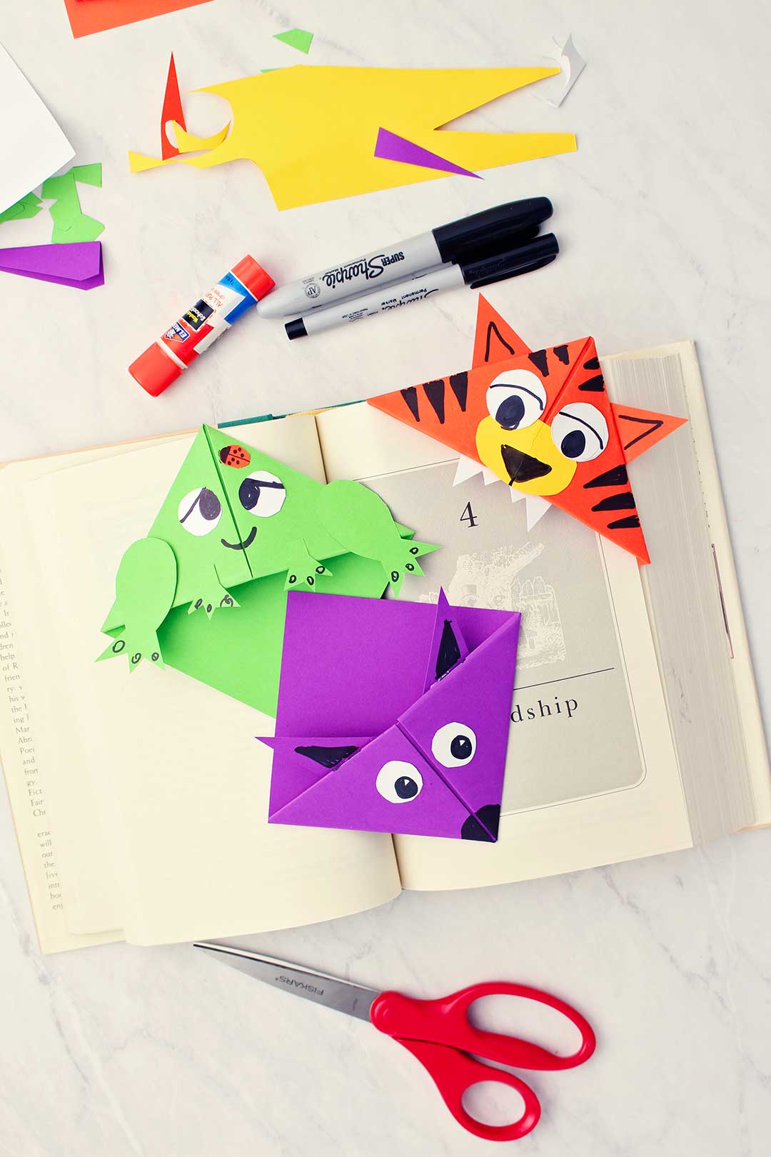 Make easy origami corner bookmarks