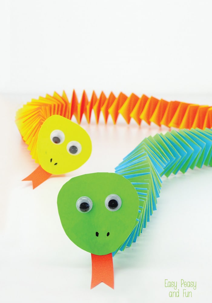 Accordion paper snake craft