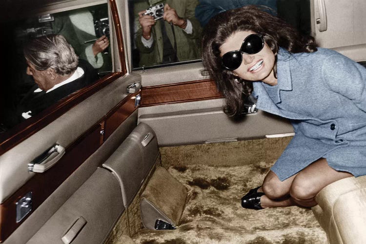 Jackie kennedy onassis leaving l