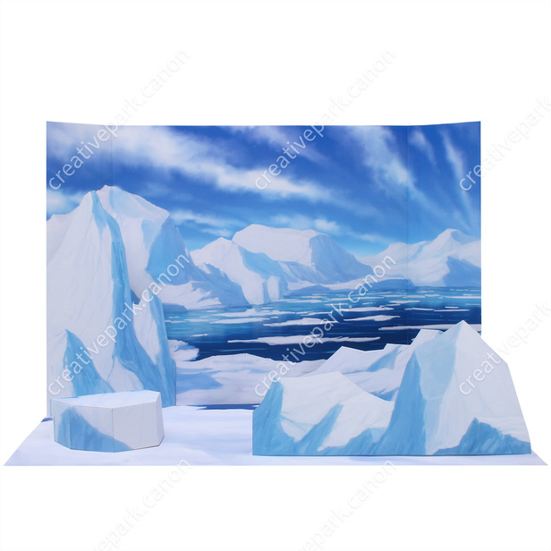 Diorama arctic and antarctic glacier