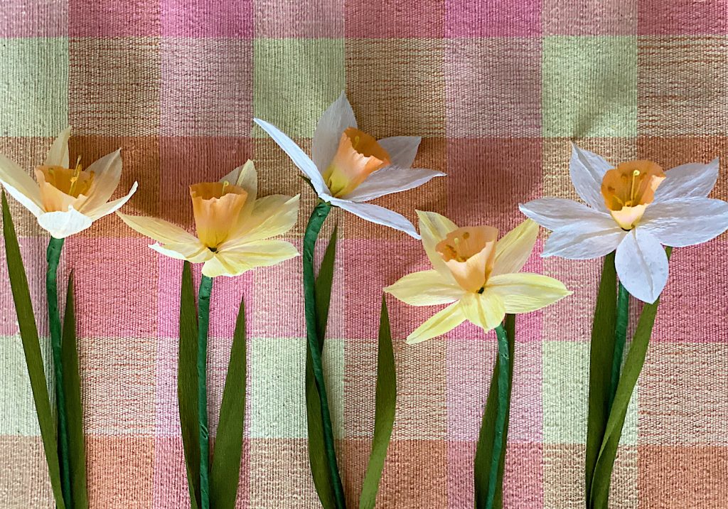 How to make an easy paper daffodil bouquet