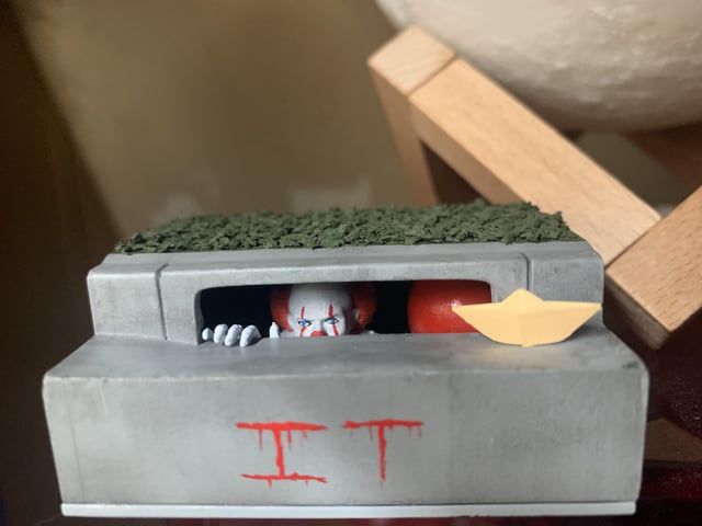 Here is my pennywise from the it movie its only inches wide in total but its a pretty fun little display i found it on thingiverse and figured why not