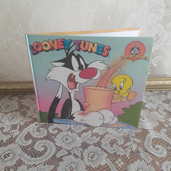 Vintage small looney tunes hardcover coloring book sylvester tweety bird bugs bunny pepe le pew