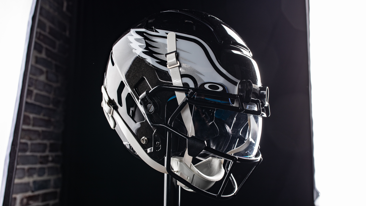 Eagles unveil alternate black helmet for season