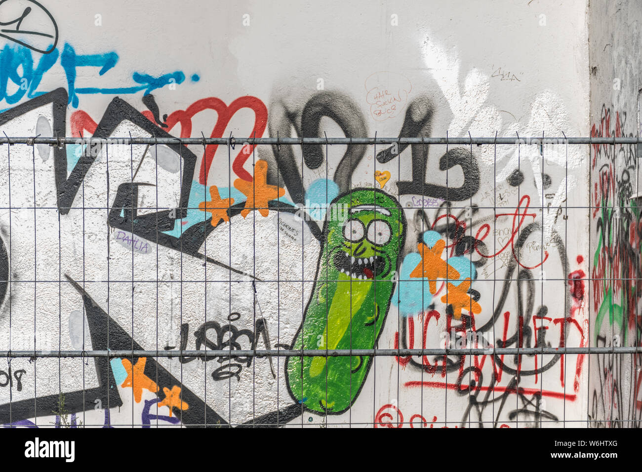 Green cartoon pickle hi