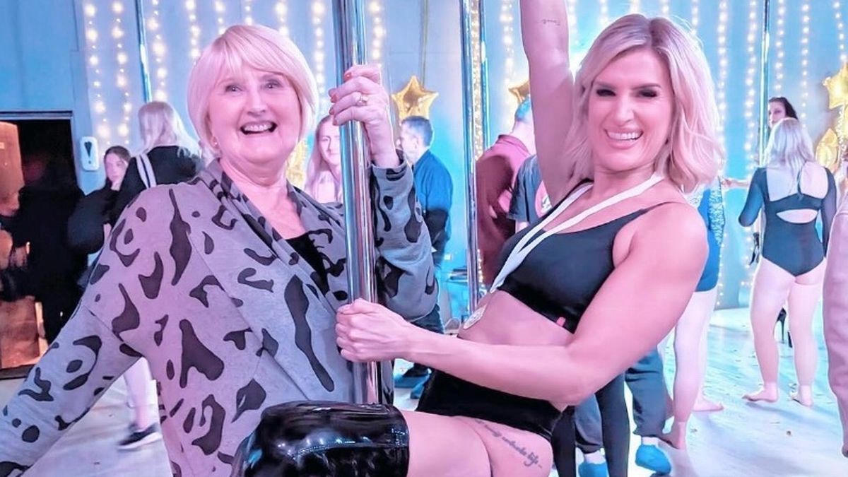 Sarah jayne dunn poses in skimpy lingerie as she goes pole dancing with mum